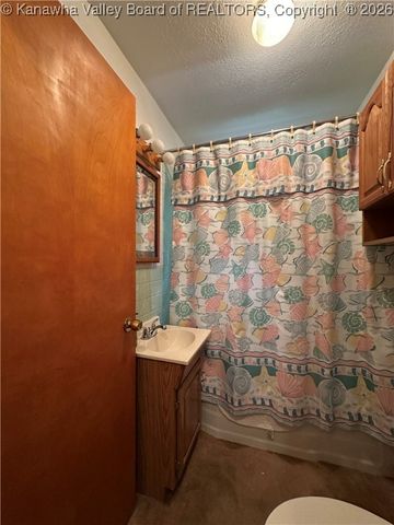 2195 Oakridge Drive, Charleston, WV 25311