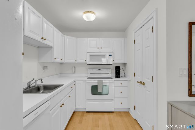 80 Southwick Court 201, Cheshire, CT 06410