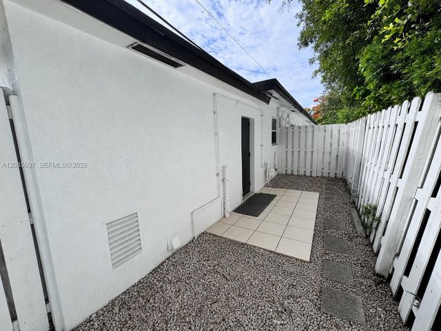 1801 NE 25th Ave 3, Pompano Beach, FL 33062