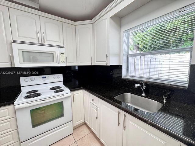 1801 NE 25th Ave 3, Pompano Beach, FL 33062