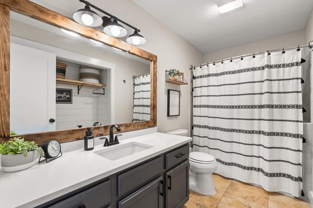 170 Pine Ridge Drive, Grants Pass, OR 97527