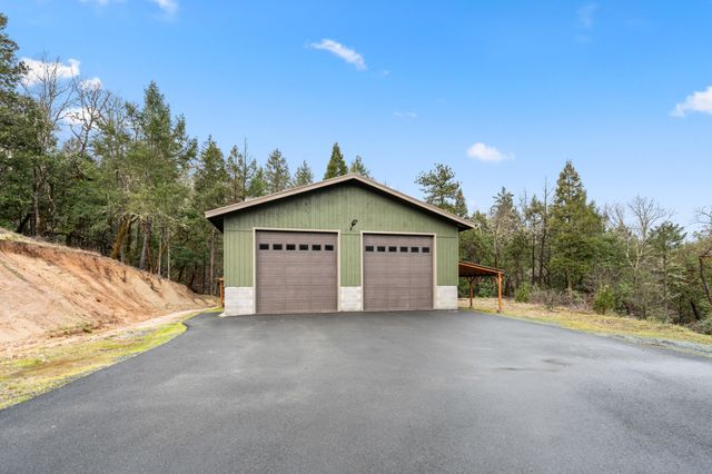 170 Pine Ridge Drive, Grants Pass, OR 97527