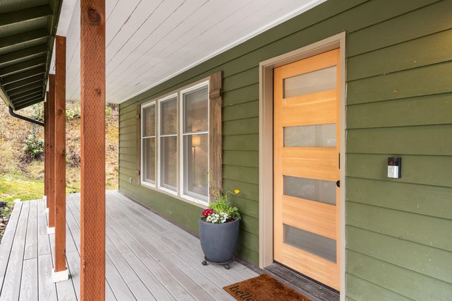 170 Pine Ridge Drive, Grants Pass, OR 97527