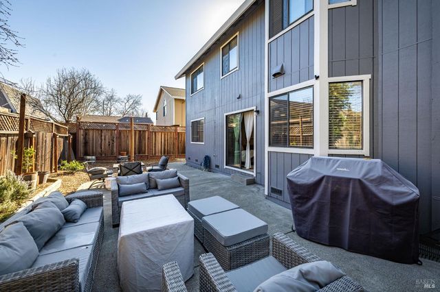 207 Othello Ct, Windsor, CA 95492