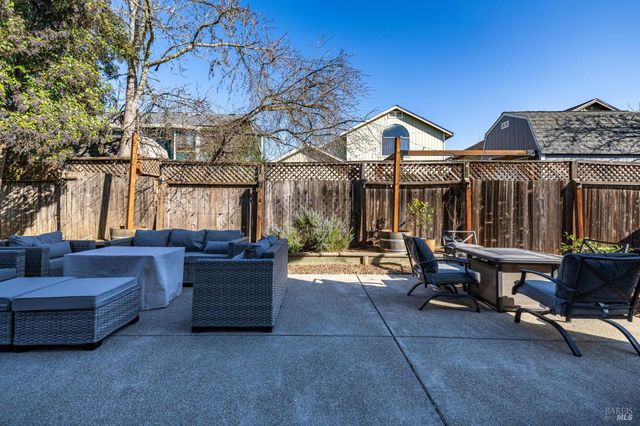 207 Othello Ct, Windsor, CA 95492