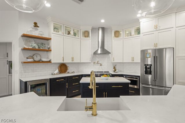 2648 Fairmont Isle CIR, Cape Coral, FL 33991