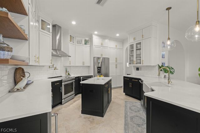 2648 Fairmont Isle CIR, Cape Coral, FL 33991