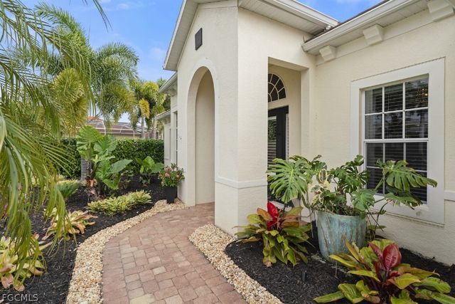 2648 Fairmont Isle CIR, Cape Coral, FL 33991