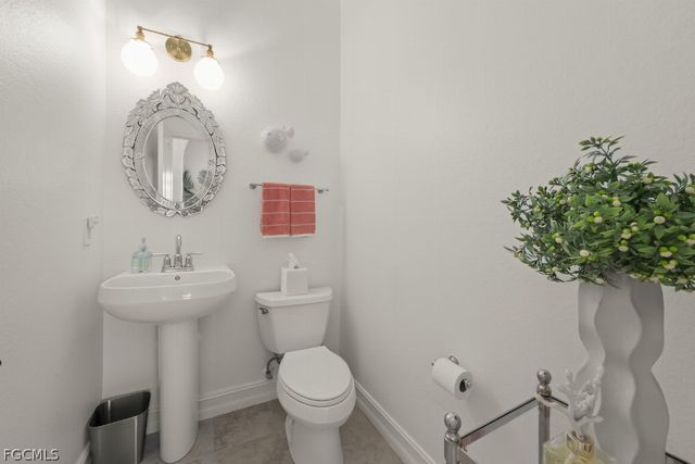 2648 Fairmont Isle CIR, Cape Coral, FL 33991