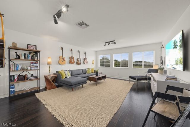 2648 Fairmont Isle CIR, Cape Coral, FL 33991