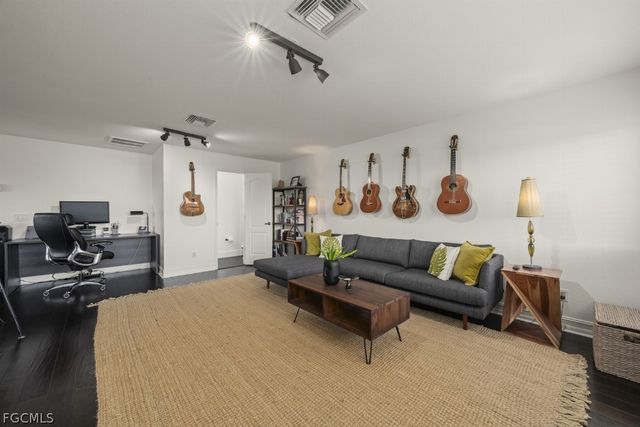 2648 Fairmont Isle CIR, Cape Coral, FL 33991