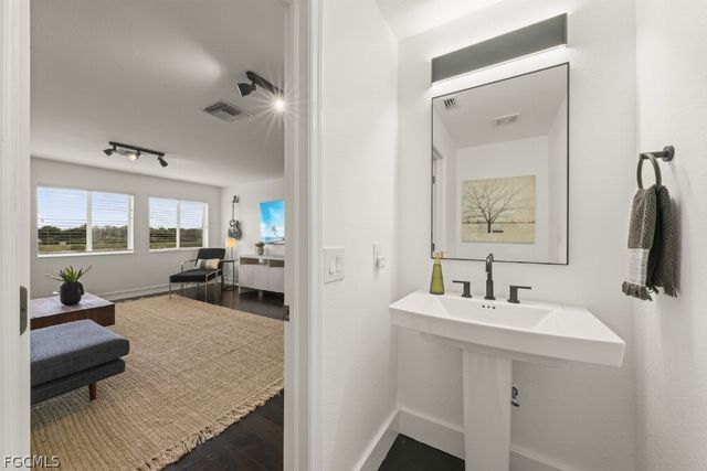 2648 Fairmont Isle CIR, Cape Coral, FL 33991