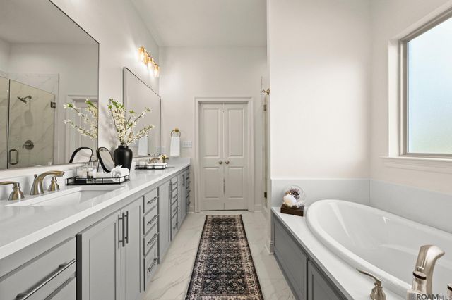 13317 Belle Reine Dr, Geismar, LA 70734