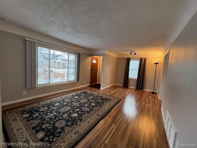 630 Gargantua Avenue, Clawson, MI 48017