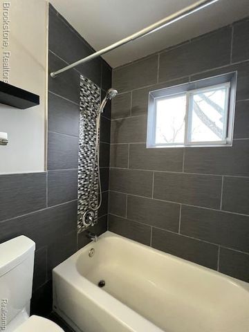 630 Gargantua Avenue, Clawson, MI 48017