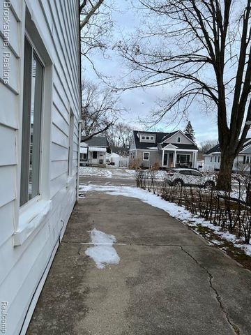 630 Gargantua Avenue, Clawson, MI 48017