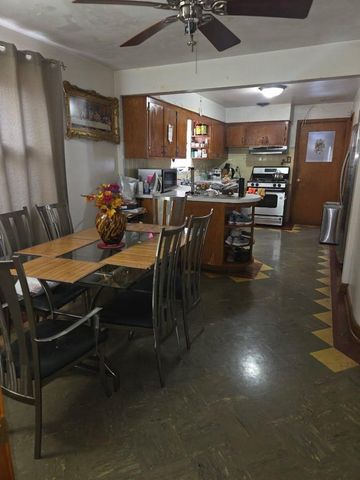 7252 S Francisco Avenue, Chicago, IL 60629