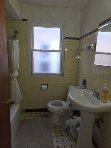 7252 S Francisco Avenue, Chicago, IL 60629