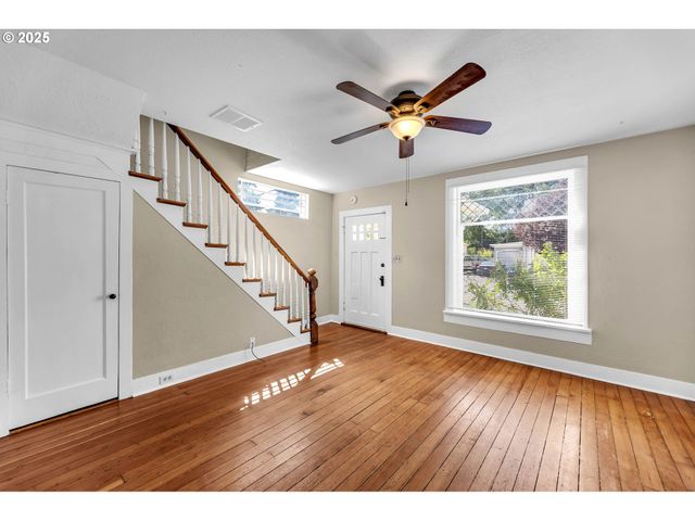 812 JEFFERSON St, Oregon City, OR 97045