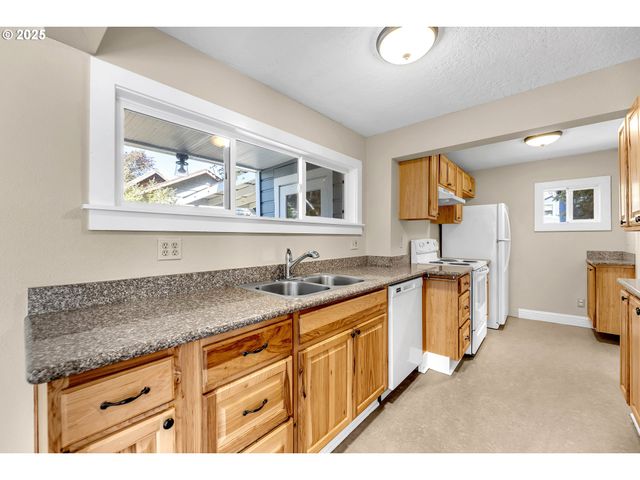 812 JEFFERSON St, Oregon City, OR 97045