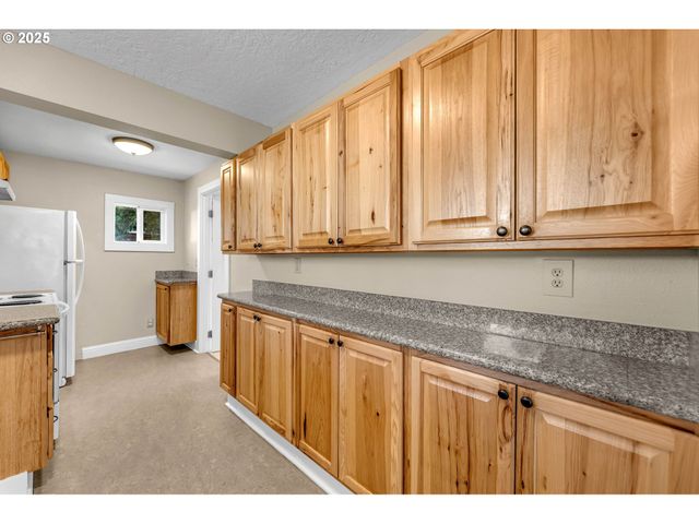 812 JEFFERSON St, Oregon City, OR 97045