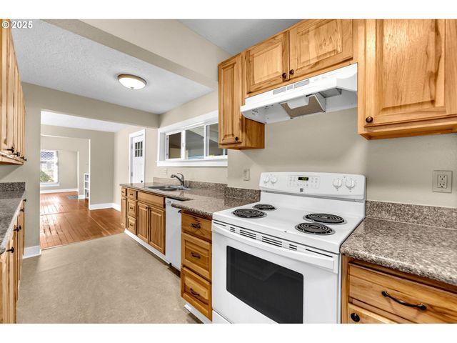 812 JEFFERSON St, Oregon City, OR 97045