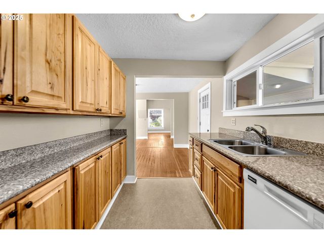 812 JEFFERSON St, Oregon City, OR 97045