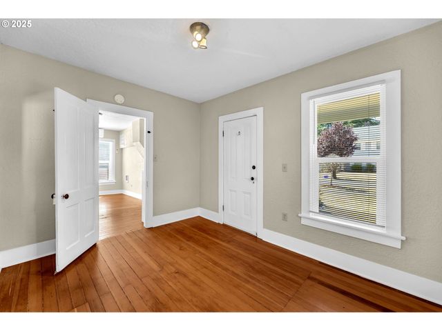 812 JEFFERSON St, Oregon City, OR 97045