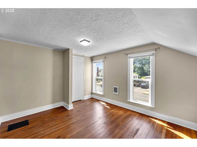 812 JEFFERSON St, Oregon City, OR 97045