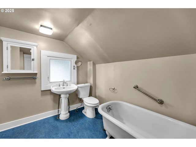 812 JEFFERSON St, Oregon City, OR 97045