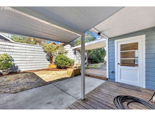 812 JEFFERSON St, Oregon City, OR 97045