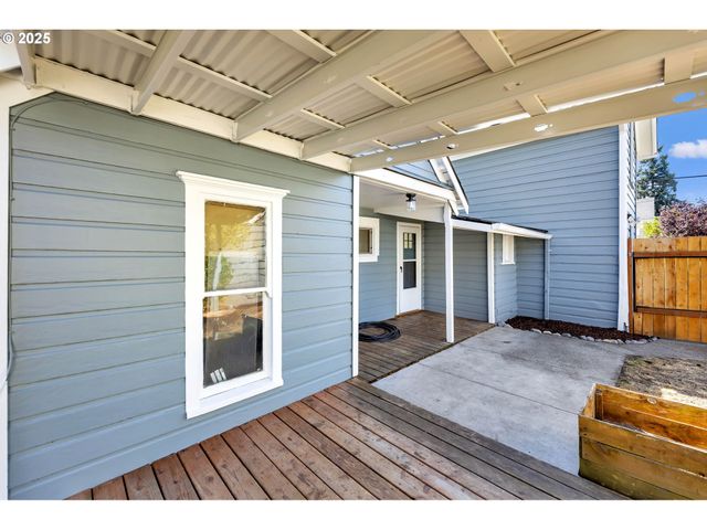 812 JEFFERSON St, Oregon City, OR 97045