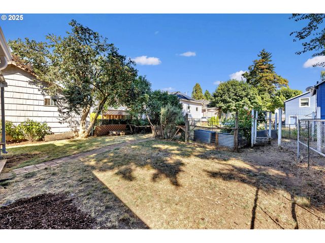 812 JEFFERSON St, Oregon City, OR 97045