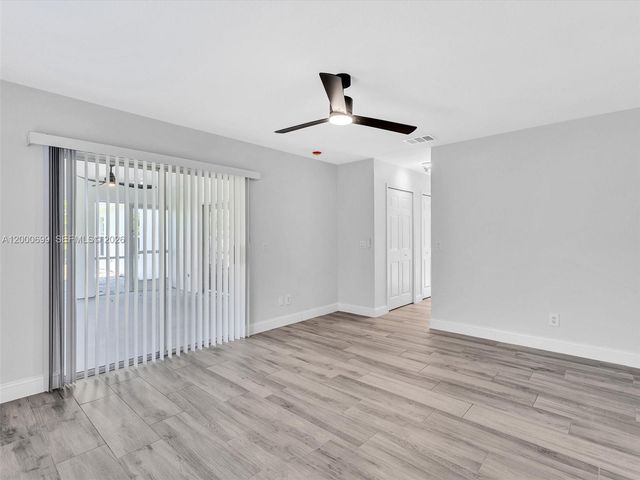 2022 NW 9th Terrace, Cape Coral, FL 33993