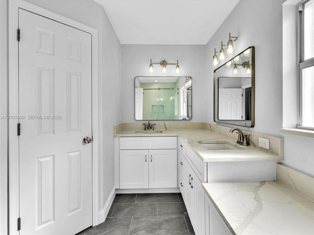 2022 NW 9th Terrace, Cape Coral, FL 33993