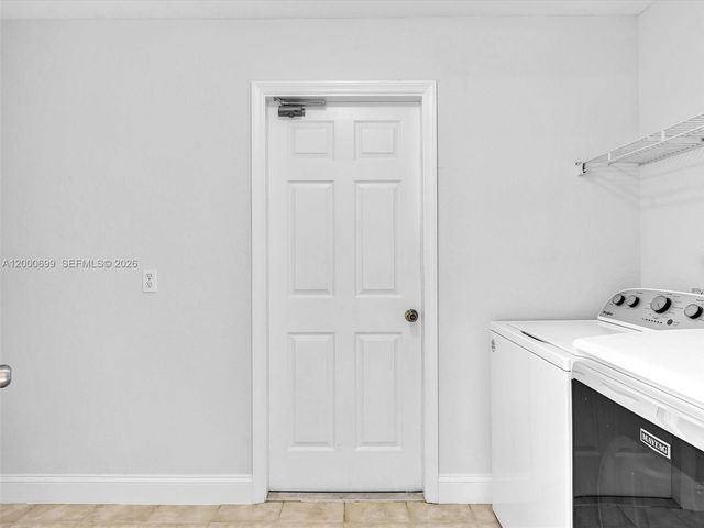 2022 NW 9th Terrace, Cape Coral, FL 33993