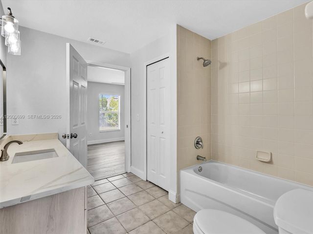 2022 NW 9th Terrace, Cape Coral, FL 33993