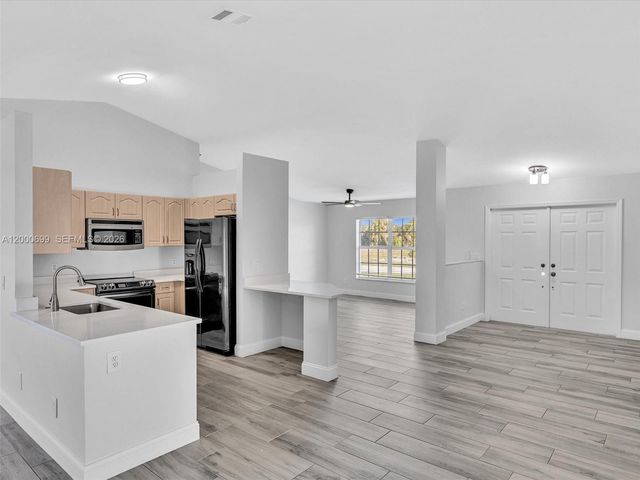 2022 NW 9th Terrace, Cape Coral, FL 33993
