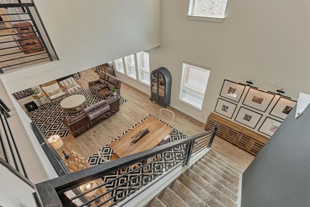 221 Sky Top Drive, Montgomery, TX 77316