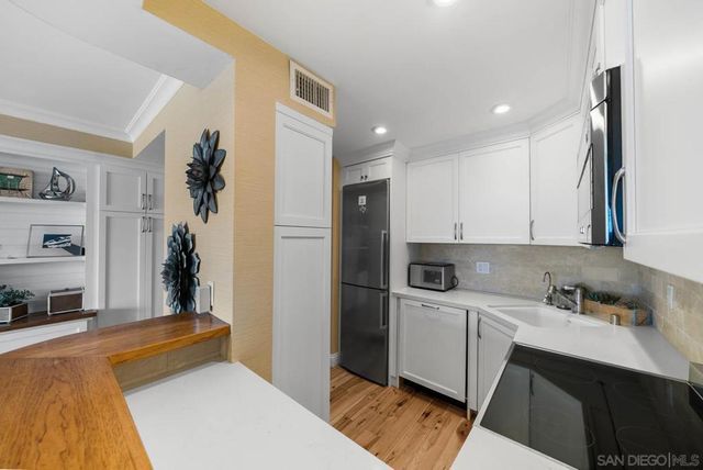 1720 Avenida Del Mundo 209, Coronado, CA 92118