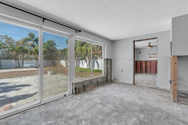 735 SNELL ISLE BOULEVARD NE, St Petersburg, FL 33704