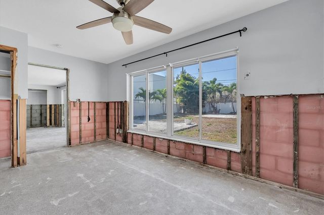 735 SNELL ISLE BOULEVARD NE, St Petersburg, FL 33704