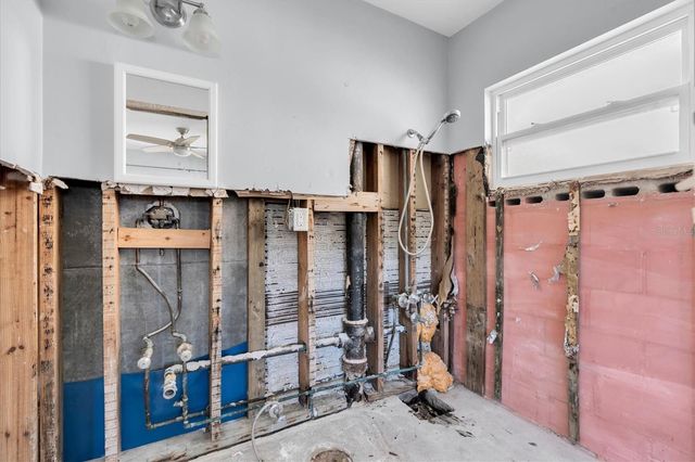 735 SNELL ISLE BOULEVARD NE, St Petersburg, FL 33704