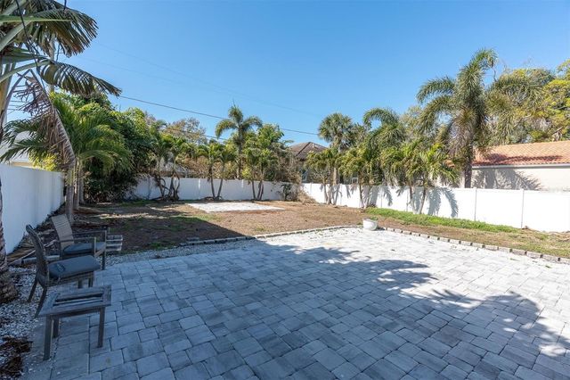 735 SNELL ISLE BOULEVARD NE, St Petersburg, FL 33704