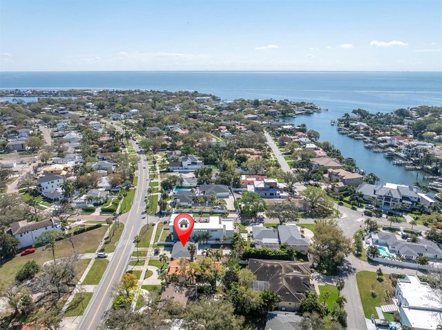 735 SNELL ISLE BOULEVARD NE, St Petersburg, FL 33704