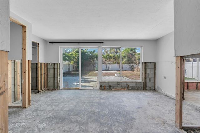 735 SNELL ISLE BOULEVARD NE, St Petersburg, FL 33704