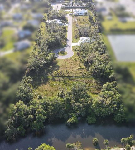 2400 Noble Oaks Ln, Fort Pierce, FL 34981