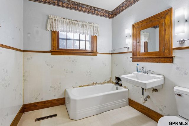 7519 N 28th Avenue, Omaha, NE 68112