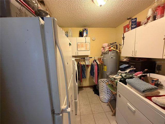 39106 GRAYS AIRPORT ROAD, Lady Lake, FL 32159