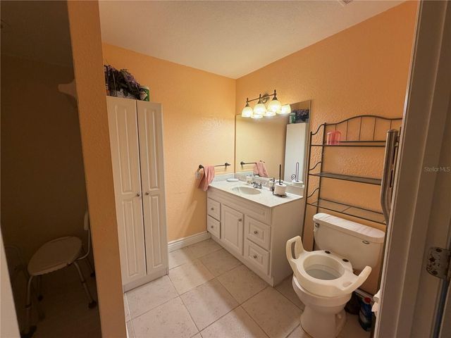 39106 GRAYS AIRPORT ROAD, Lady Lake, FL 32159